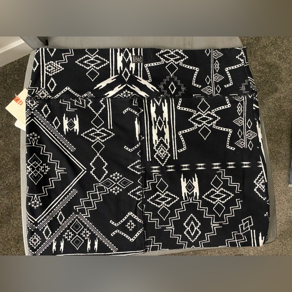 NWT Billabong Aztec black and white stretch mini - Picture 3 of 5